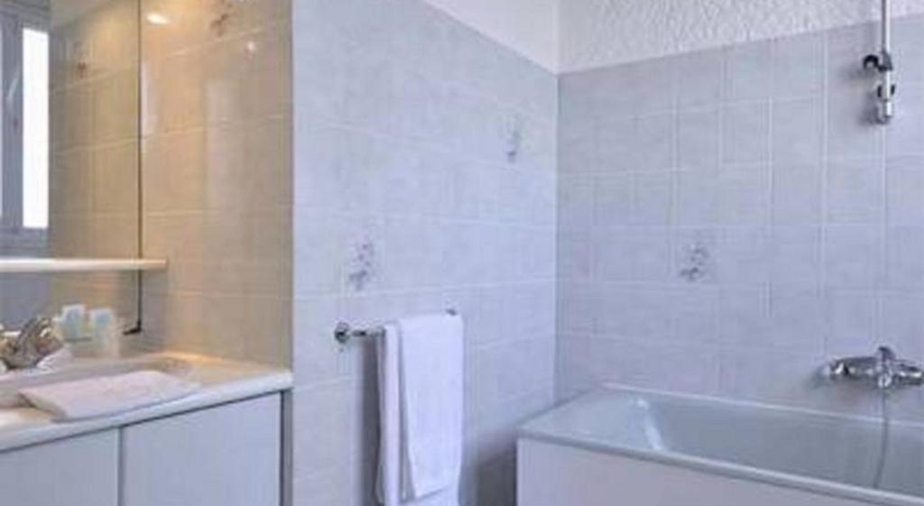 Hotel Chantafred Пессак Экстерьер фото
